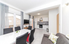 Beautiful Apartment In Sevid With Wifi